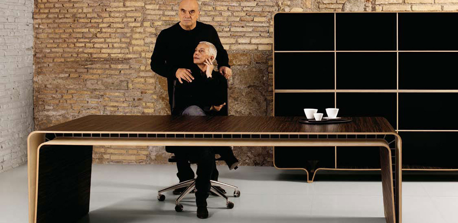Of anders handelaar replica Luxe Bureau Mumbai bij Castelli, Designer Massimiliano Fuksas