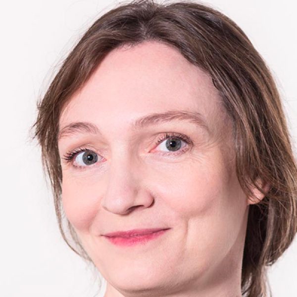 Mutina steengoed uit de auteurskring van Inga Sempé in een kantoor