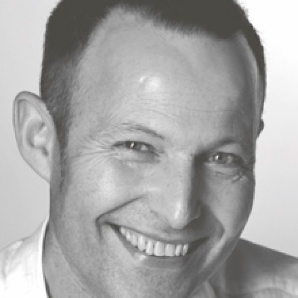 Peter Harvey, ontwerper van de bank Mon Coeur en de fauteuil Nautile