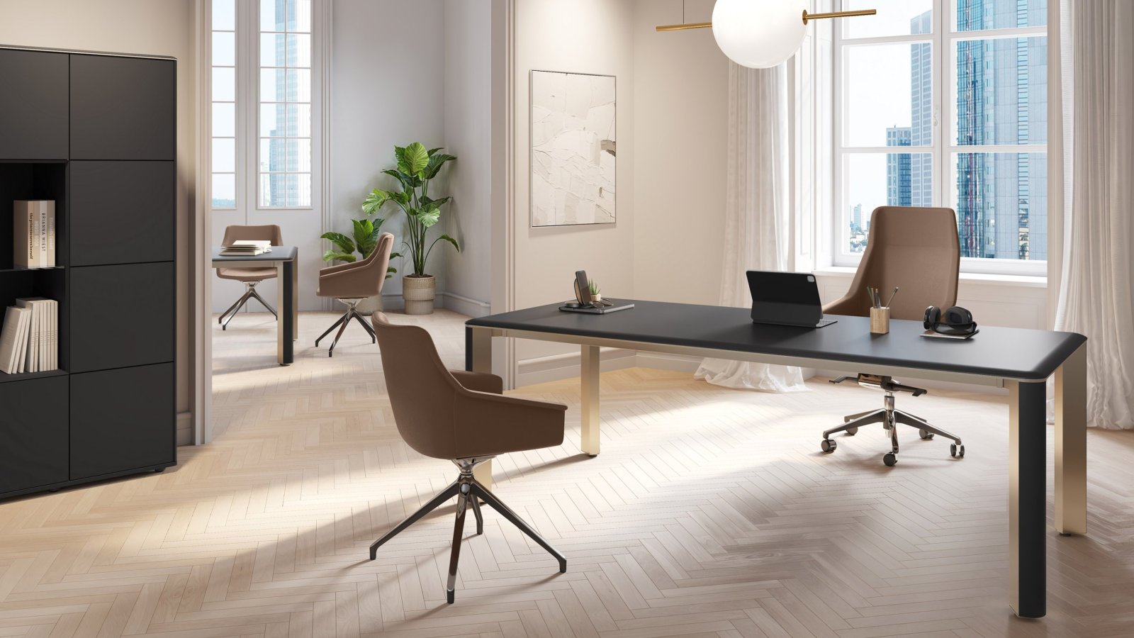 Modern directiebureau Iulio van Las Mobili met aluminium poten in Inox Grey en houtlook-inzet