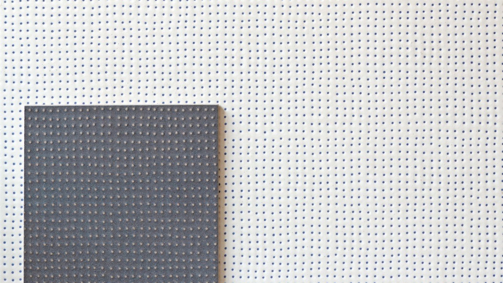Pico van Mutina, textuur Down Natural in Blanc met verdiepte stippen