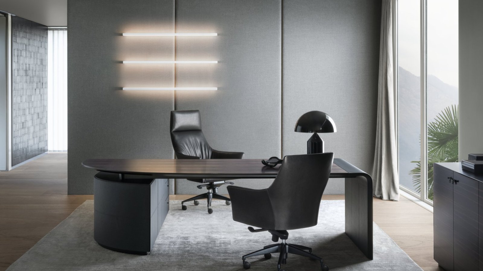 Directiebureau Siena van i4Mariani met blad in ebbenhouttype