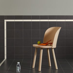 Time tegel Atlas Brown Smooth van Mutina, ongeglazuurd porselein