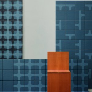 Betty wand van Mutina met Night Blue grafisch raster
