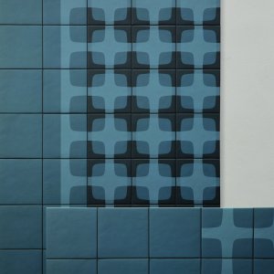 Pantry bekleed met Betty doolhofraster van Mutina