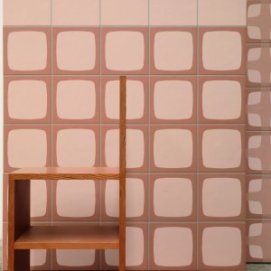 Betty Frame tegel van Mutina met grafisch element