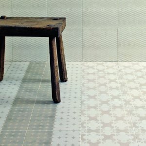 Pantrywand in gemengde Azulej Bianco patronen