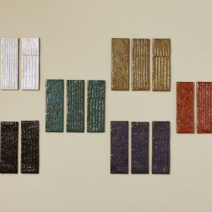 Receptiefront in gekleurde Chamotte-strips