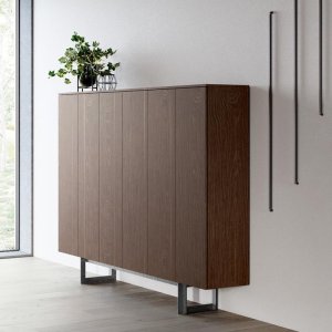 Wit Fenix-blad op een Ellan-bureau met wit gecoat ijzer