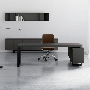 Modern bureau Ellan van Archiutti met blad in licht eiken en wit ijzeren frame