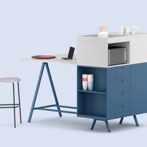 Bijzetkast van 210 cm bij het directiebureau Lay met technische vakken