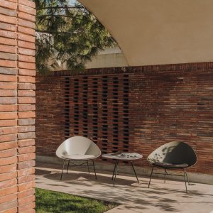 Leaf designstoel met zacht leren kussen van Arper