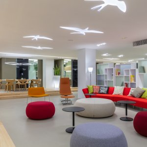 Kussens in twee formaten op de Loop sofa