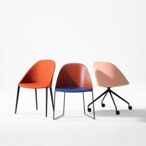 Vergaderstoelen Cila van Arper rond de tafel