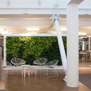 Leaf stoel van Arper aan een thuiswerkbureau