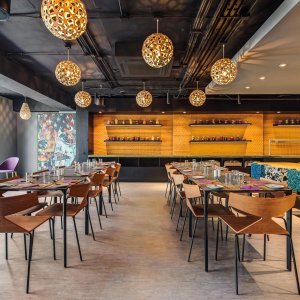 Vergaderzaal met design stoelen Saya van Arper