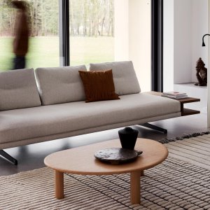 Steeve bank van Jean-Marie Massaud in een kantoorlounge