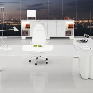 Touchbediening van Soundoffice op de leren schrijfonderlegger van een AlfaOmega bureau