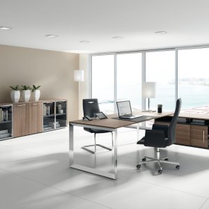 Aanbouw 140REM met schuifdeuren en slot, ingehangen aan het bureau Attiva