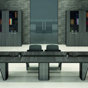 Ovale iSixty vergadertafel op houten halfzuilen met verchroomde lichtlijn
