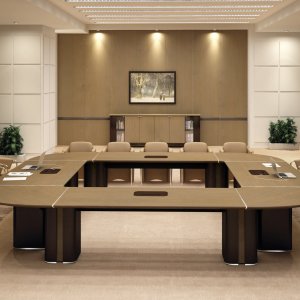 Modern bureau Omega in notenkleurig eiken met zwart glazen blad, Codutti
