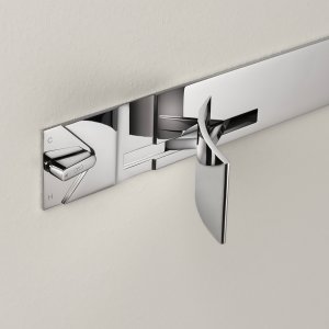 De bediening van de Cut Plus douchekolom van dichtbij