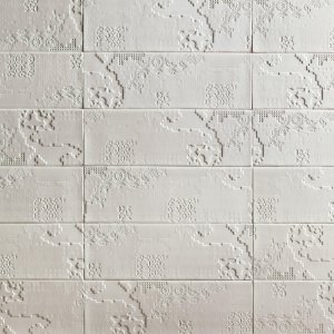 Detail van de Bas-Relief textuur Patchwork van Mutina