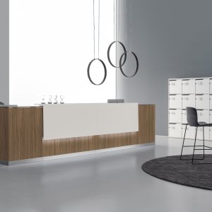 Receptiebalie Qubo van DVO Office in naturel eiken met wit bovenblad