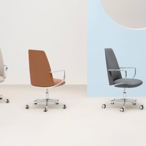 Elinor 3756 met lage rug van Pedrali van opzij