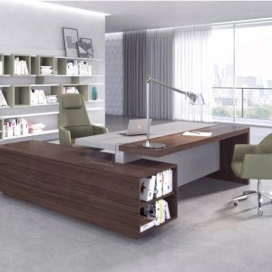 Modern directiebureau Ducale van Estel met haaks servicemeubel en fineerkast op de achtergrond