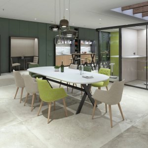 Eucalyptus blad met notenhouten rand op de Sant'Andrea