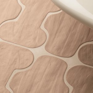 Italiaanse keramiek Faces & Figures met Ears en Mouths glanzend op een fond van Chalk mat