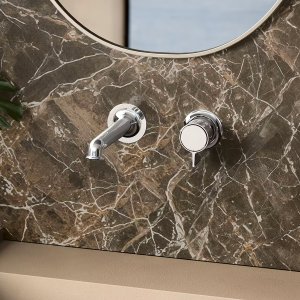 Badrandkraan Flora met uitloop, twee grepen en handdouche in chroom