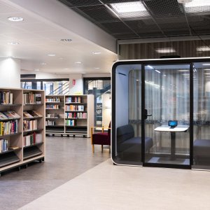 Hybride videovergadering in de Framery Four pod