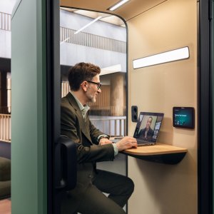 Deur van gelamineerd akoestisch glas van de Framery One Compact