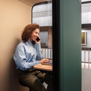 Bezettingslamp op het dak van de Framery One Compact