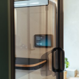 Videogesprek met videolicht in de Framery One Compact