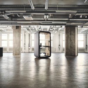 Framery One in profiel met geopende deur