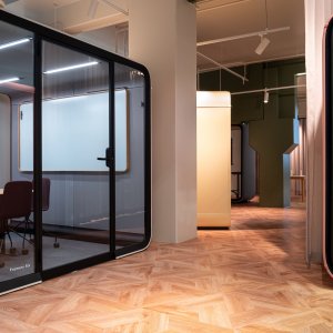 Gevel van gelamineerd akoestisch glas van de Framery Six
