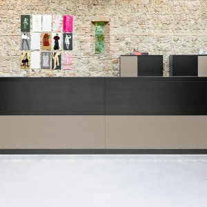 Receptiebalie Vogue van Frezza met gelakt afwerkblad en melamine panelen