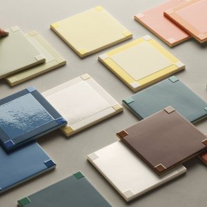 Homage to the Square in de kleur Chocolate