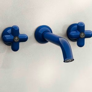 Detail van de rode kruisgreep met vier lobben van I Balocchi op een verchroomde voet
