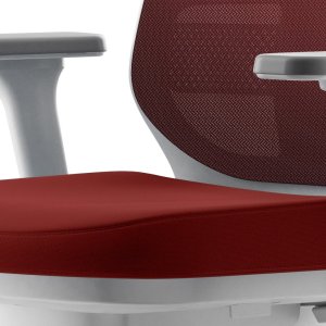 Aluminium voet op wielen onder de Pyla stoel