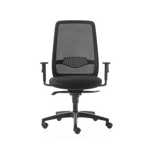 Key Go van Kastel in zwart aan een werkplek met bureau en beeldscherm