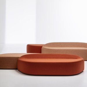 Bezoekersstoelen Waves van LaCividina bij een receptie