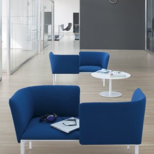 ADD tweezitsbank in een hotellobby