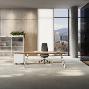 Énosi design bureau van Las Mobili met glasblad in Extra Wit en verchroomde conische poten