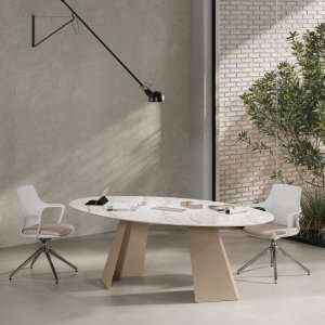 Compleet Monolith directiekantoor — bureau, vergadertafel en opbergwand, Amsterdam