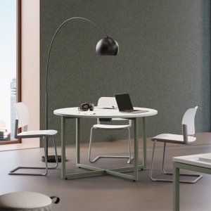 Sigma bench-werkplek voor vier personen met groen gecoate brugpoten