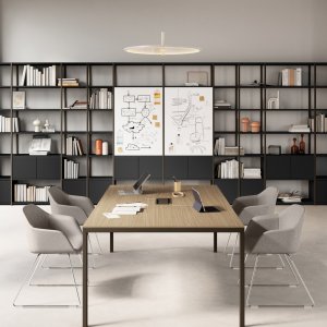 Flip-top top access met stofborstel en kabelgoot op een Sigma-bureau